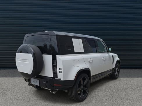 New 2025 Land Rover Defender 110 V8 image 5