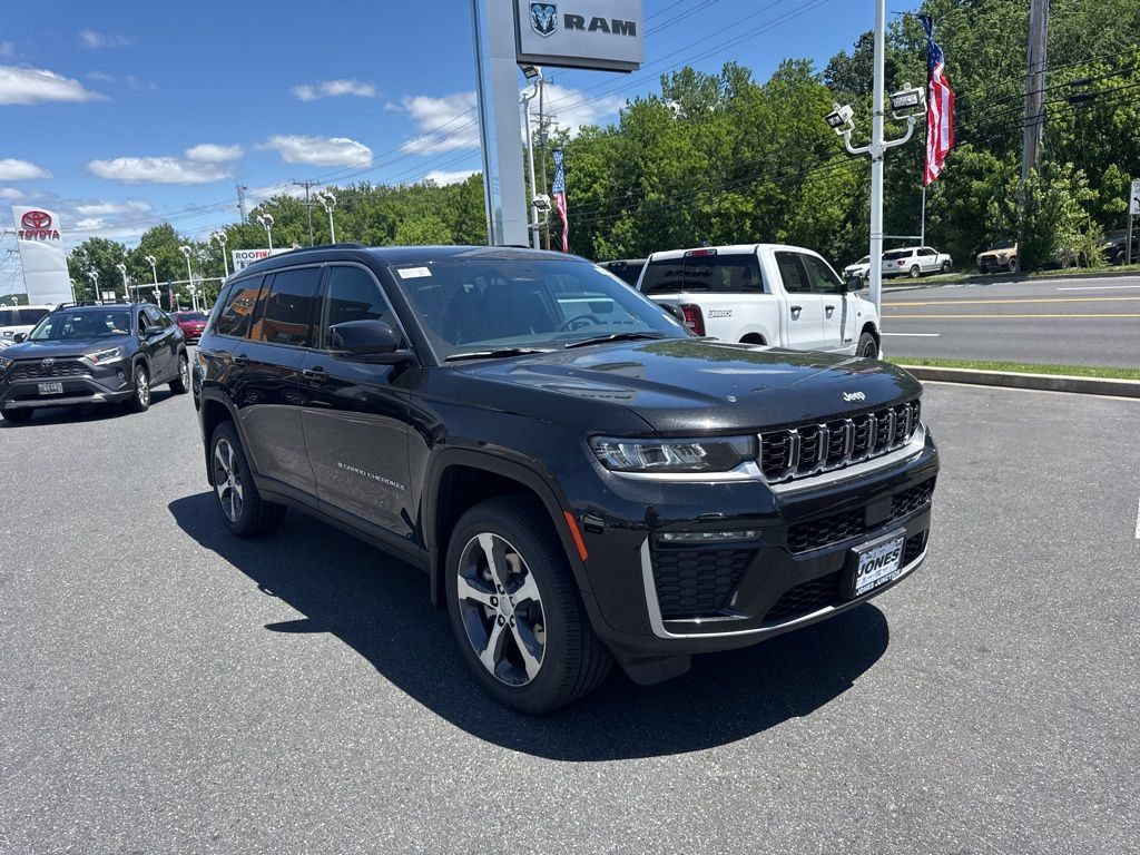 New 2026 Jeep Grand Cherokee L Limited w/ MOPAR Finishing Package AWD/4WD image 2