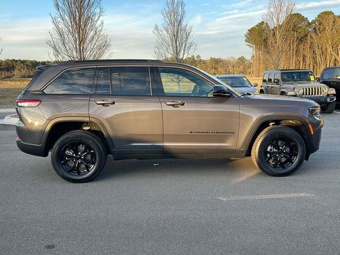 New 2026 Jeep Grand Cherokee Altitude AWD/4WD image 8