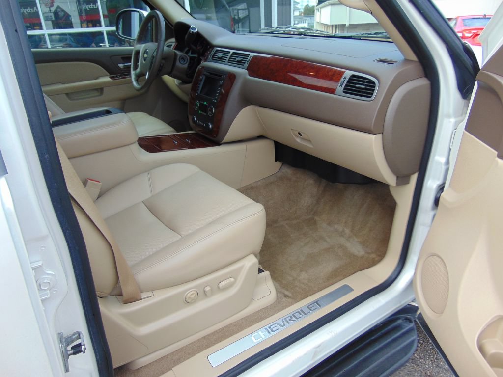 Used 2010 Chevrolet Avalanche LTZ AWD/4WD image 5