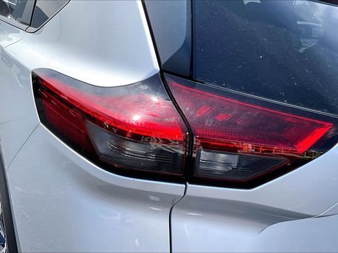 Used 2022 Nissan Rogue SV AWD/4WD image 28
