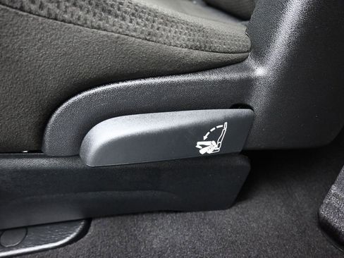 Used 2016 Dodge Grand Caravan SE image 28