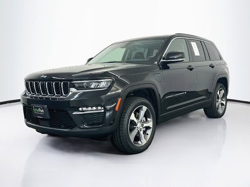 Used 2022 Jeep Grand Cherokee Limited 4xe w/ Luxury Tech Group II AWD/4WD image 3