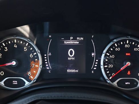 Used 2018 Jeep Renegade Latitude FWD image 43