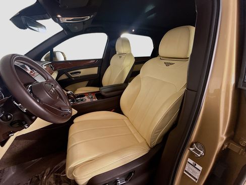 Used 2019 Bentley Bentayga image 22