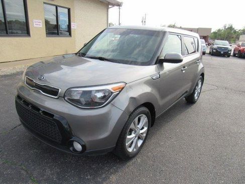 Used 2016 Kia Soul + image 1