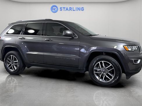 Used 2020 Jeep Grand Cherokee Laredo w/ Laredo X Package image 12