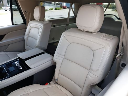 Used 2021 Lincoln Navigator L Reserve image 11