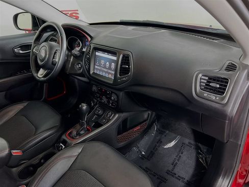 Used 2019 Jeep Compass Trailhawk w/ Cold Weather Group AWD/4WD image 34