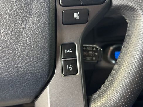 Used 2020 Toyota Tacoma TRD Off-Road w/ Technology Package AWD/4WD image 31