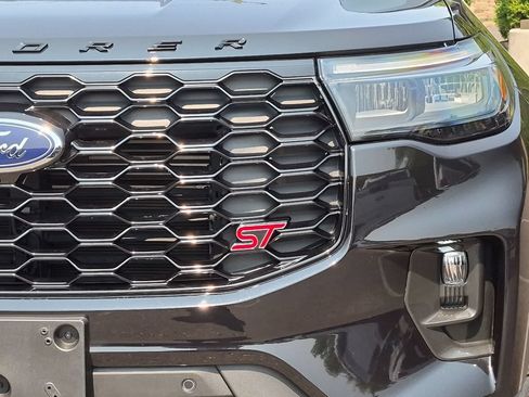 Certified 2025 Ford Explorer ST AWD/4WD image 4