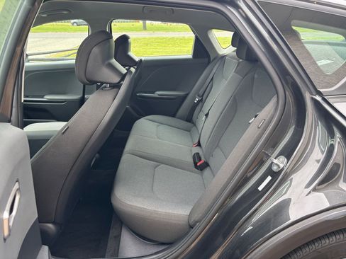 Used 2025 Kia K4 LXS image 24