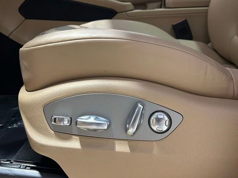 Used 2025 Porsche Macan Turbo AWD/4WD image 13