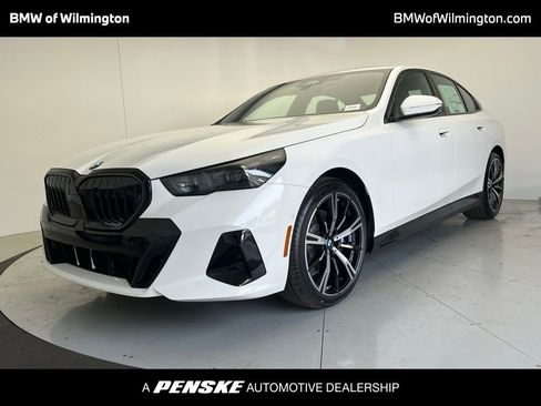 New 2026 BMW 530i w/ M Sport Package RWD image 1