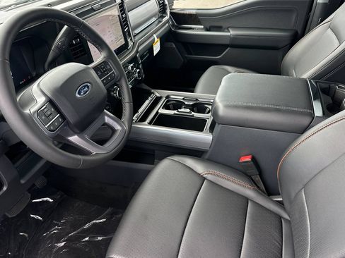 New 2026 Ford F250 Lariat w/ Black Appearance Package AWD/4WD image 9