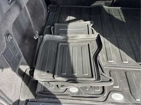 Used 2018 Land Rover Discovery SE image 46