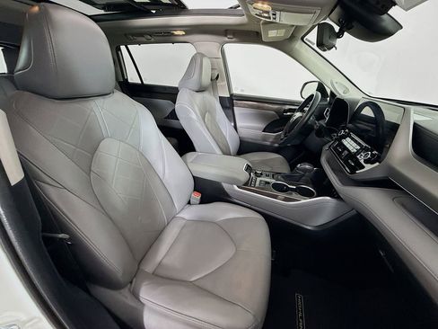 Certified 2020 Toyota Highlander Platinum AWD/4WD image 32