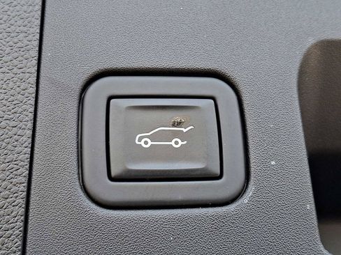 Certified 2023 Cadillac XT4 Luxury AWD/4WD image 30