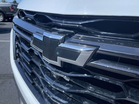 Used 2023 Chevrolet Traverse RS image 31