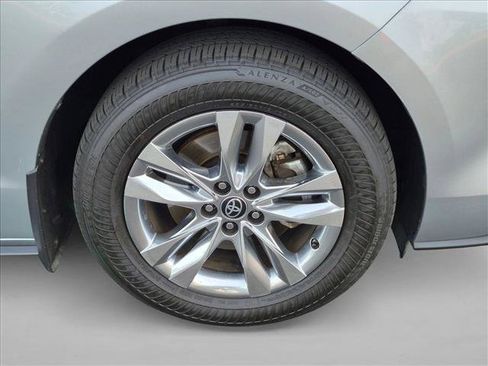 Used 2022 Toyota Sienna Limited FWD image 25