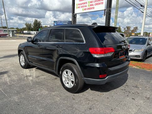 Used 2017 Jeep Grand Cherokee Laredo image 6