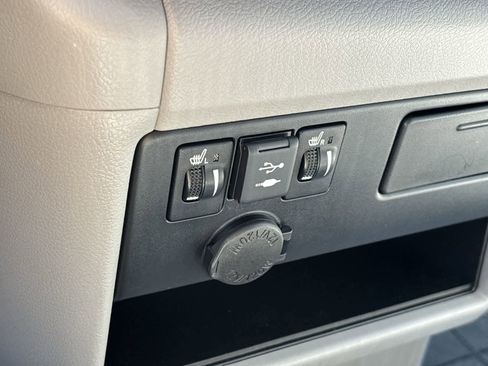 Used 2020 Toyota Sienna XLE image 25