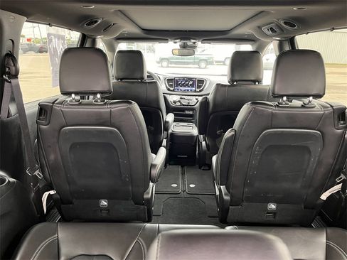 Used 2024 Chrysler Pacifica Touring-L w/ S Appearance Package image 15
