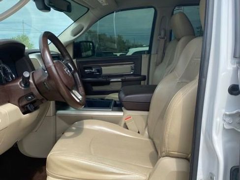 Used 2014 RAM 1500 Laramie w/ Convenience Group image 18