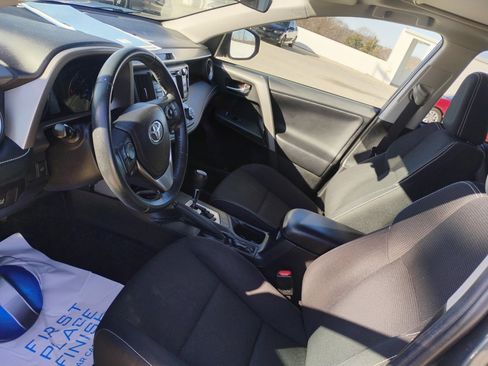 Used 2018 Toyota RAV4 XLE image 33