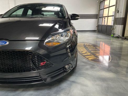 Used 2013 Ford Focus ST FWD image 4