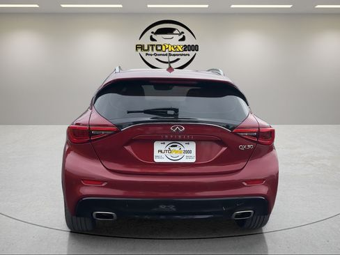 Used 2018 INFINITI QX30 Premium w/ Navigation Package FWD image 6