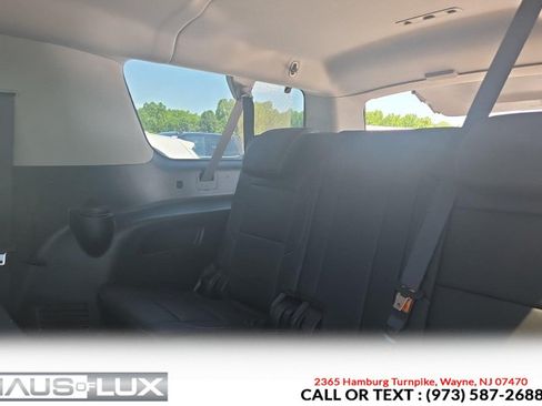 Used 2018 Chevrolet Suburban LT AWD/4WD image 6
