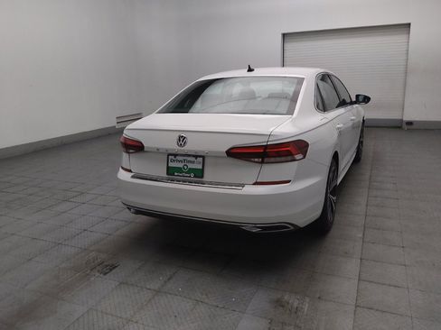 Used 2021 Volkswagen Passat 2.0T SE FWD image 9