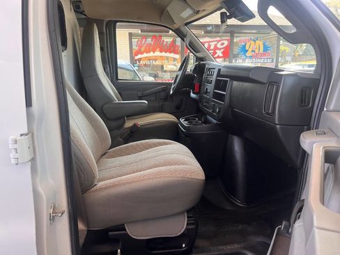 Used 2019 Chevrolet Express 2500 image 10