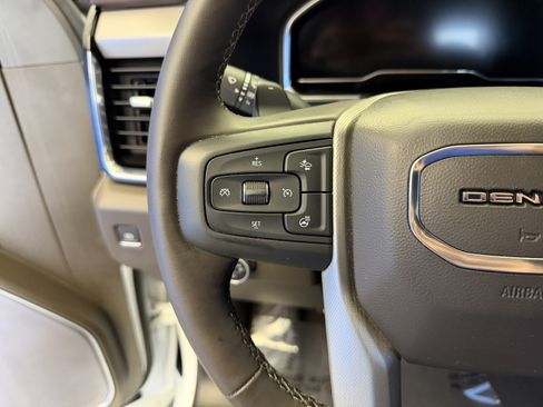 Used 2023 GMC Sierra 1500 Denali w/ Technology Package AWD/4WD image 18