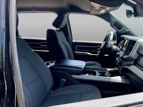 Used 2019 RAM 1500 Big Horn AWD/4WD image 9