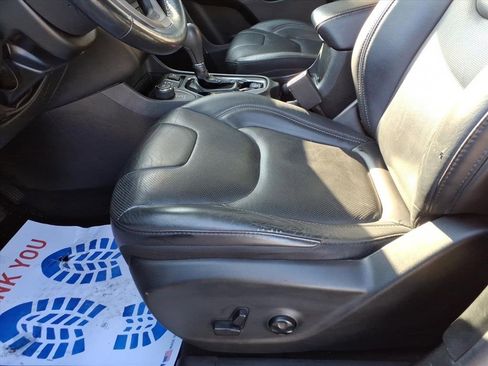 Used 2019 Jeep Cherokee Limited image 15