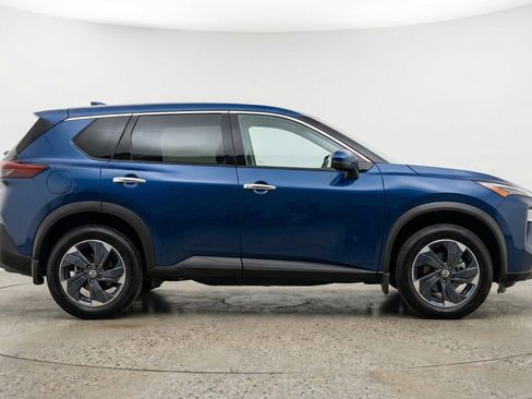 Used 2025 Nissan Rogue SV image 11