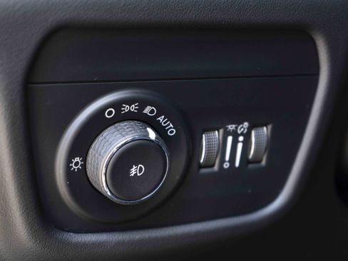 Used 2023 Jeep Grand Cherokee Summit AWD/4WD image 31