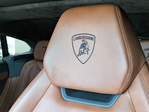 Used 2022 Lamborghini Urus AWD/4WD image 18