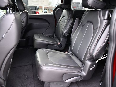 New 2026 Chrysler Pacifica Select image 9