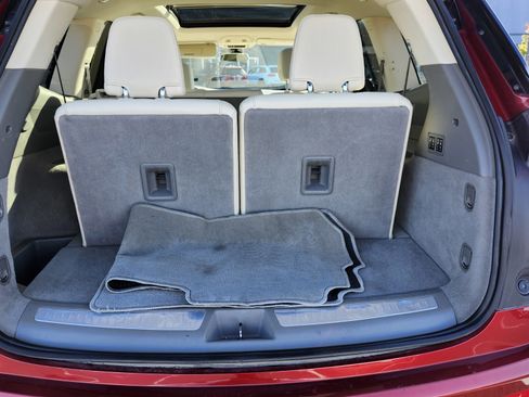 Used 2023 Cadillac XT6 Premium Luxury image 16