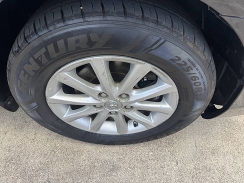 Used 2011 Toyota Camry XLE w/ SE/XLE Extra-Value Pkg FWD image 25