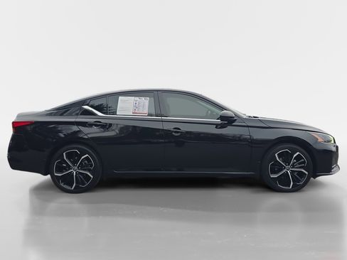 Certified 2023 Nissan Altima 2.5 SR w/ SR Premium Package image 6