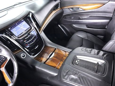 Used 2016 Cadillac Escalade Premium image 34