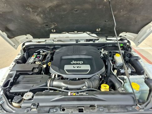 Used 2018 Jeep Wrangler Unlimited Sahara AWD/4WD image 30