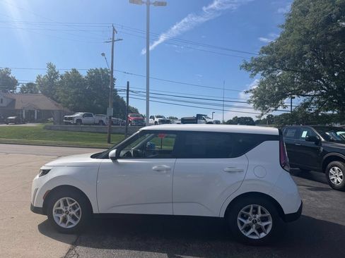 Used 2025 Kia Soul LX w/ LX Technology Package FWD image 6