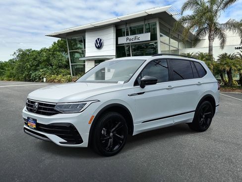 Certified 2023 Volkswagen Tiguan SE R-Line FWD image 1