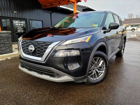 Used 2023 Nissan Rogue S image 1