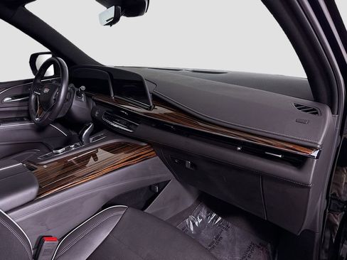 Used 2023 Cadillac Escalade Premium Luxury image 33
